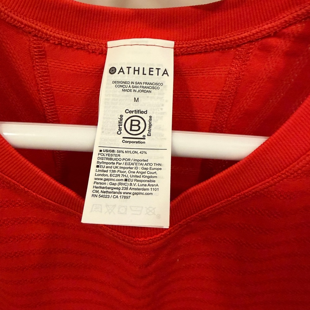 Athleta  Red momentum t - Picture 2 of 3